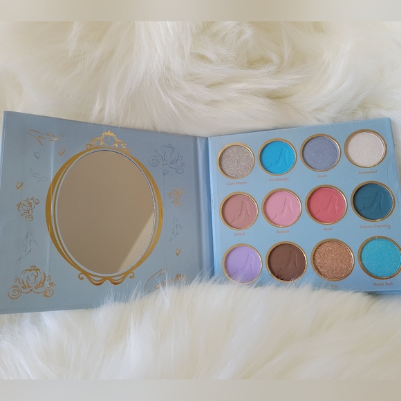 🩵CINDERELLA EYESHADOW PALETTE 🩵 - Picture 1 of 5